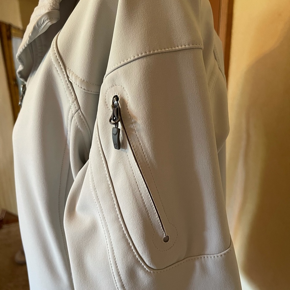 Marmot women’s jacket - Picture 6 of 9
